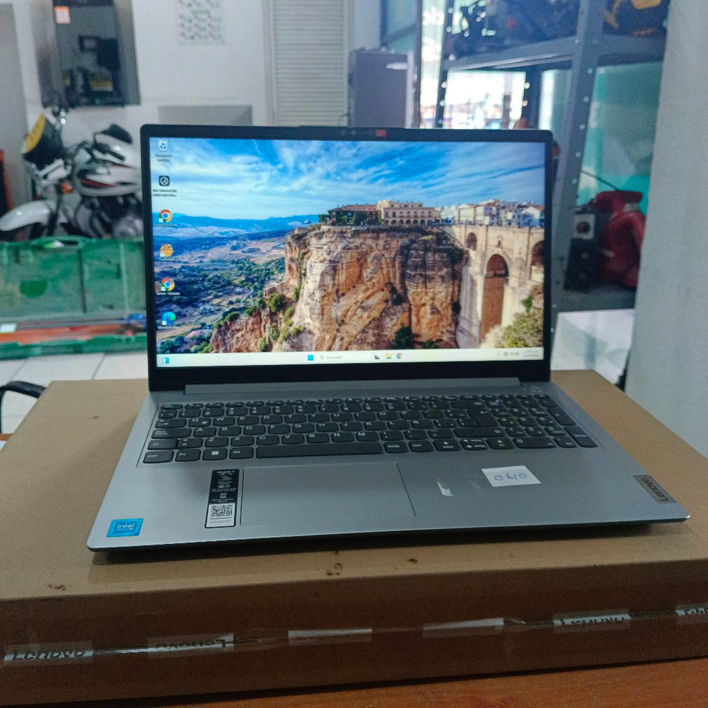 LAPTOP LENOVO IDEAPAD 1 15IGL7 (2023) 256 GB SSD 8 GB RAM (SEMINUEVO)