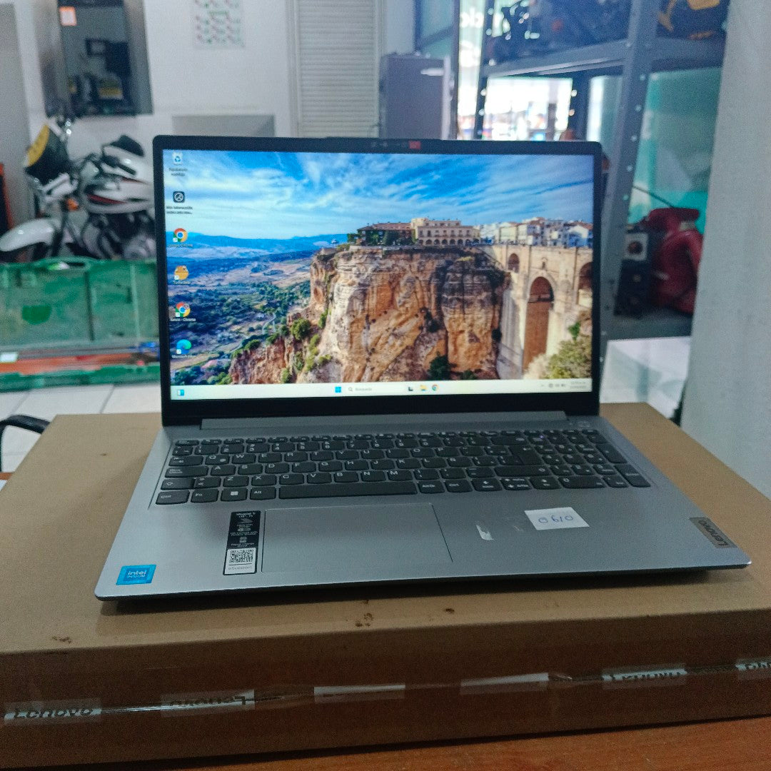LAPTOP LENOVO IDEAPAD 1 15IGL7 (2023) 256 GB SSD 8 GB RAM (SEMINUEVO)