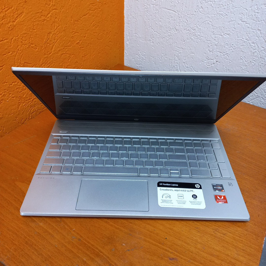 LAPTOP HP PAVILION 15-CW1012LA (2023) 1 TB + 128 GB SSD 12 GB RAM (SEMINUEVO)