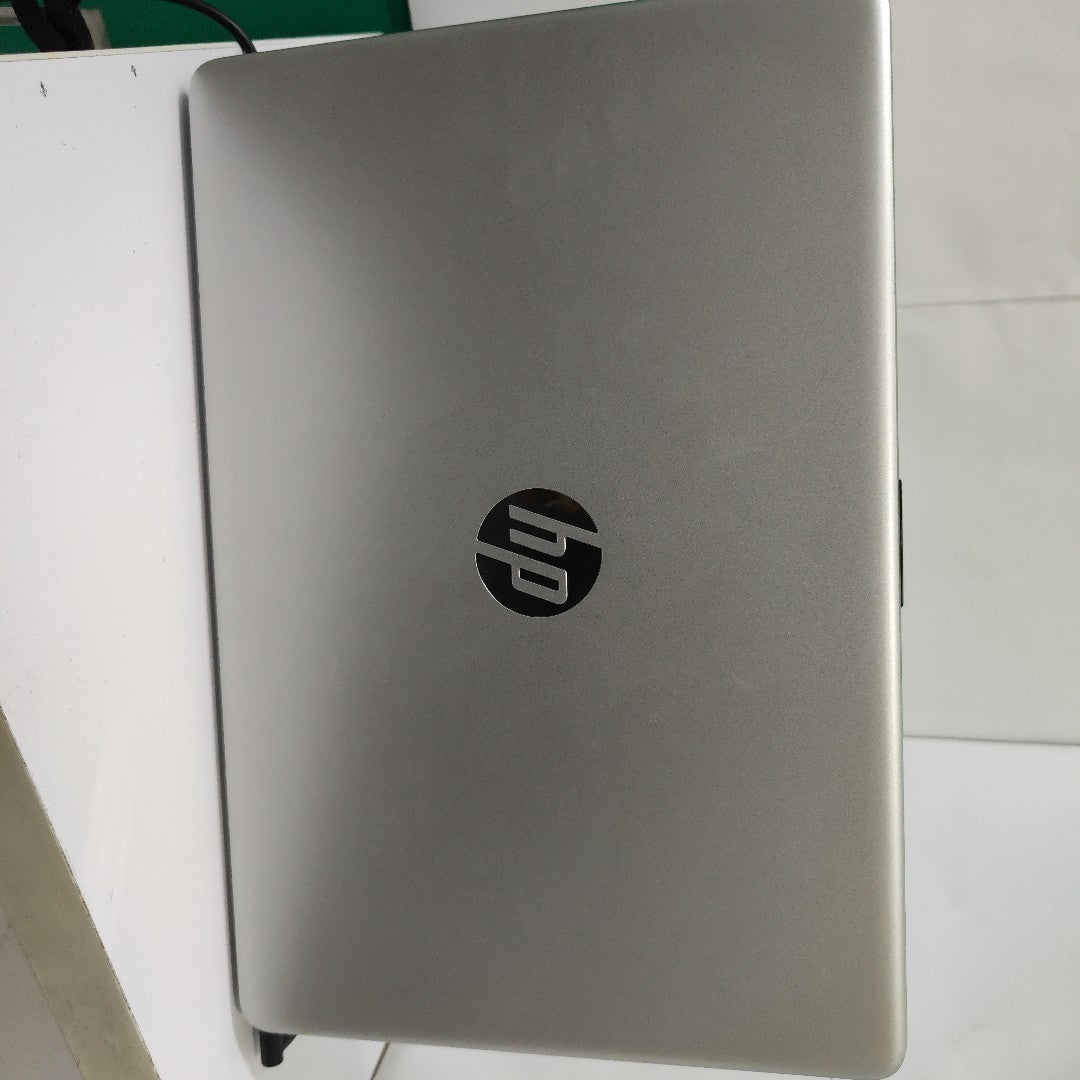 LAPTOP HP 15-EF1501LA (2022) 256 GB SSD 8 GB RAM (SEMINUEVO)
