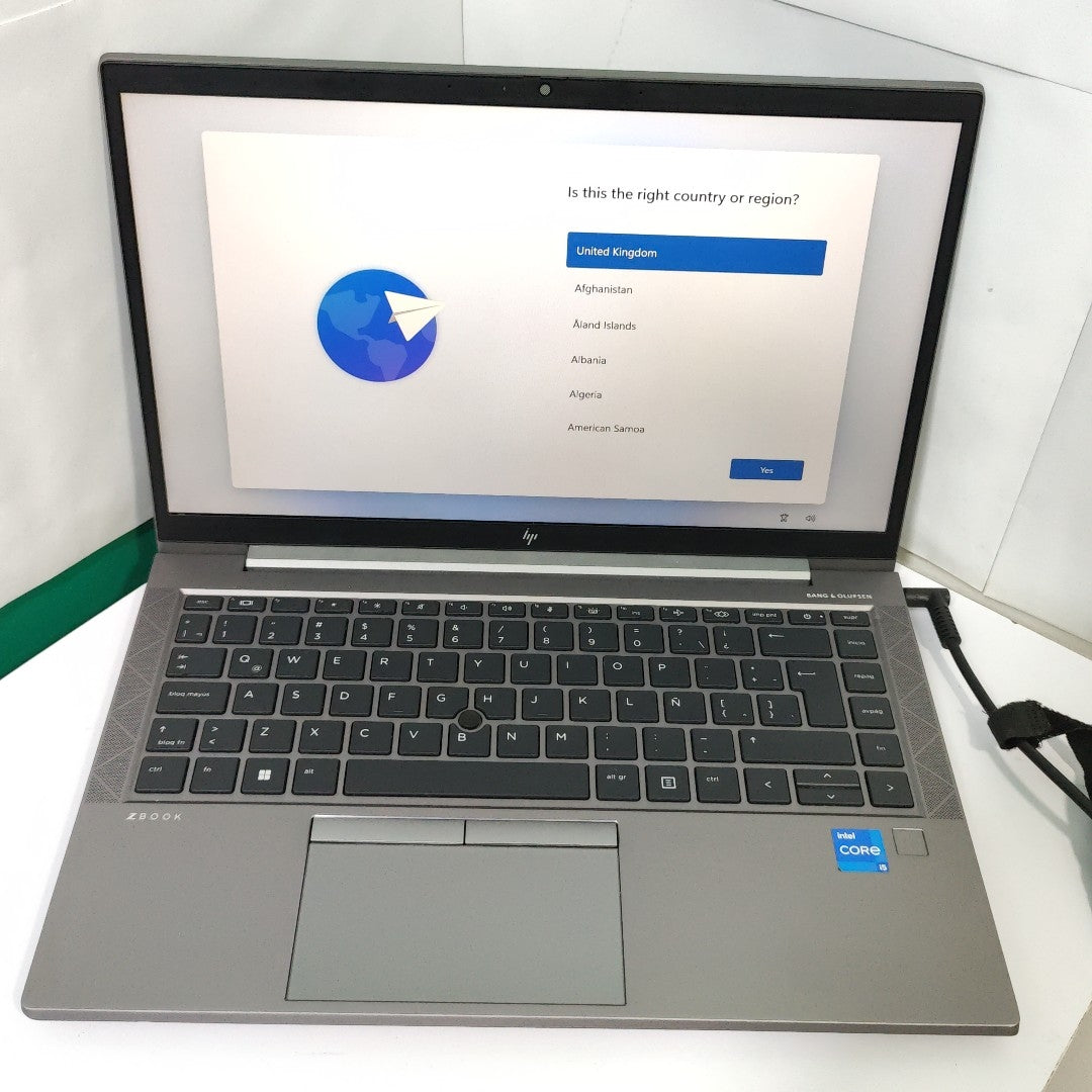 LAPTOP HP ZBOOK FIREFLY 14 G8 (2022) 512 GB SSD 16 GB RAM (SEMINUEVO)