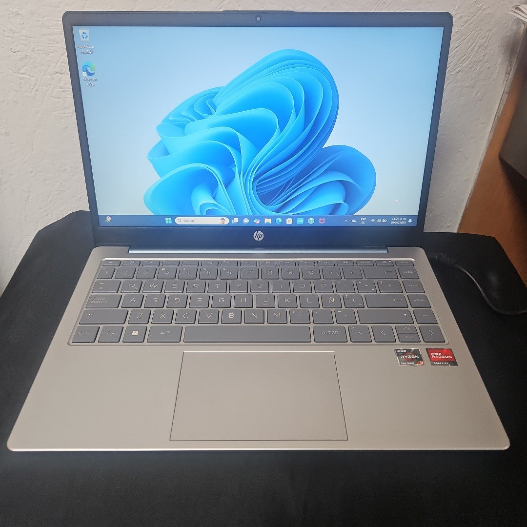 LAPTOP HP 14-EM0001LA (2023) 256 GB SSD 8 GB RAM (SEMINUEVO)