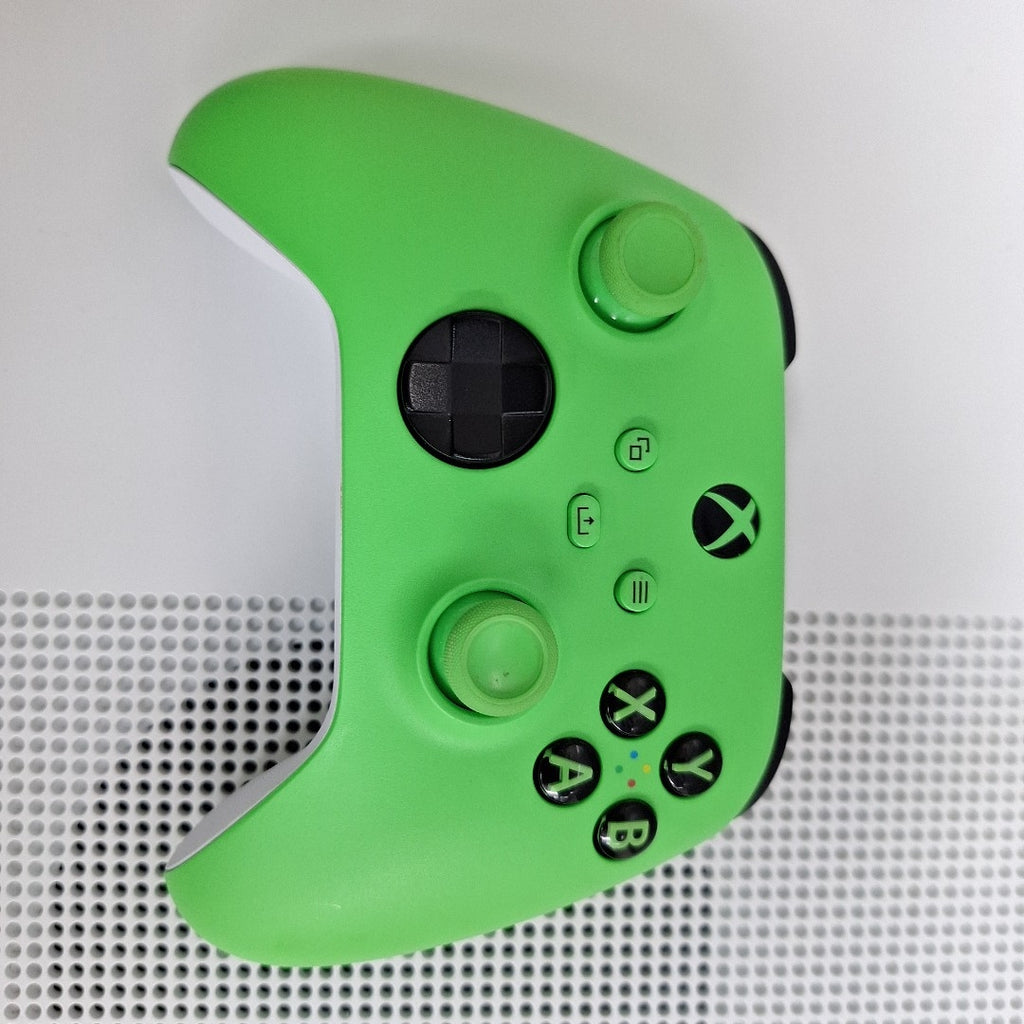 CONSOLA DE VIDEOJUEGO MICROSOFT XBOX ONE S 1 TB (SEMINUEVO)