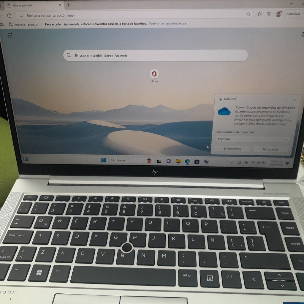 LAPTOP HP ELITEBOOK 840 G8 (2023) 256 GB SSD 16 GB RAM (SEMINUEVO)