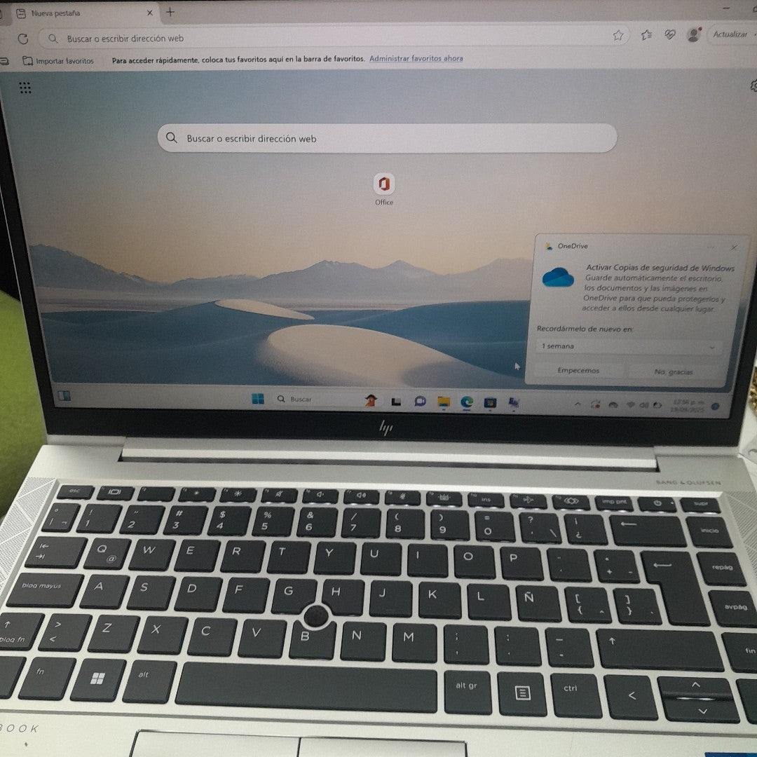 LAPTOP HP ELITEBOOK 840 G8 (2023) 256 GB SSD 16 GB RAM (SEMINUEVO)
