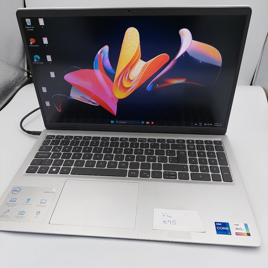 LAPTOP DELL INSPIRON 15 3520 (2024) 1 TB SSD 16 GB RAM (SEMINUEVO)