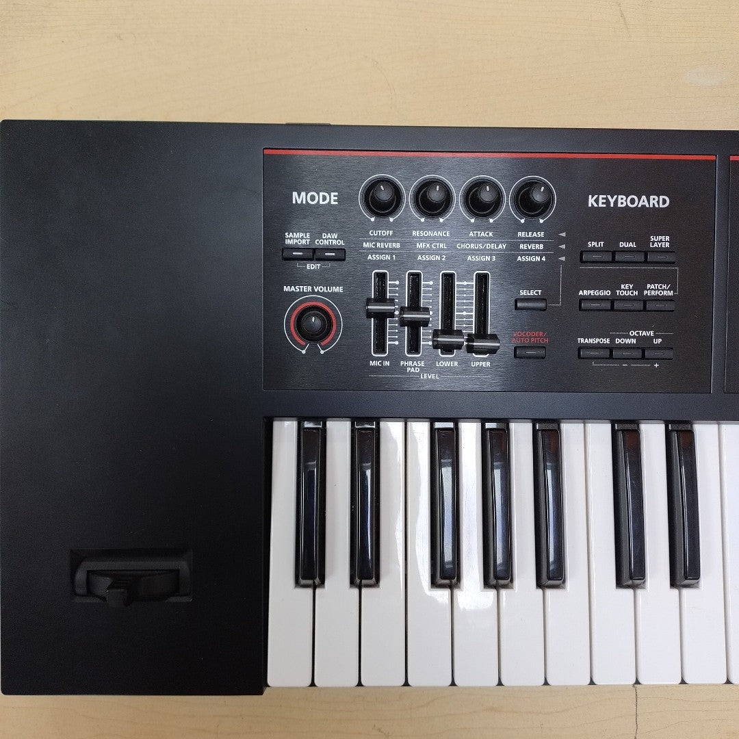 TECLADO ROLAND XPS-30 61 TECLAS PANTALLA LCD (SEMINUEVO)