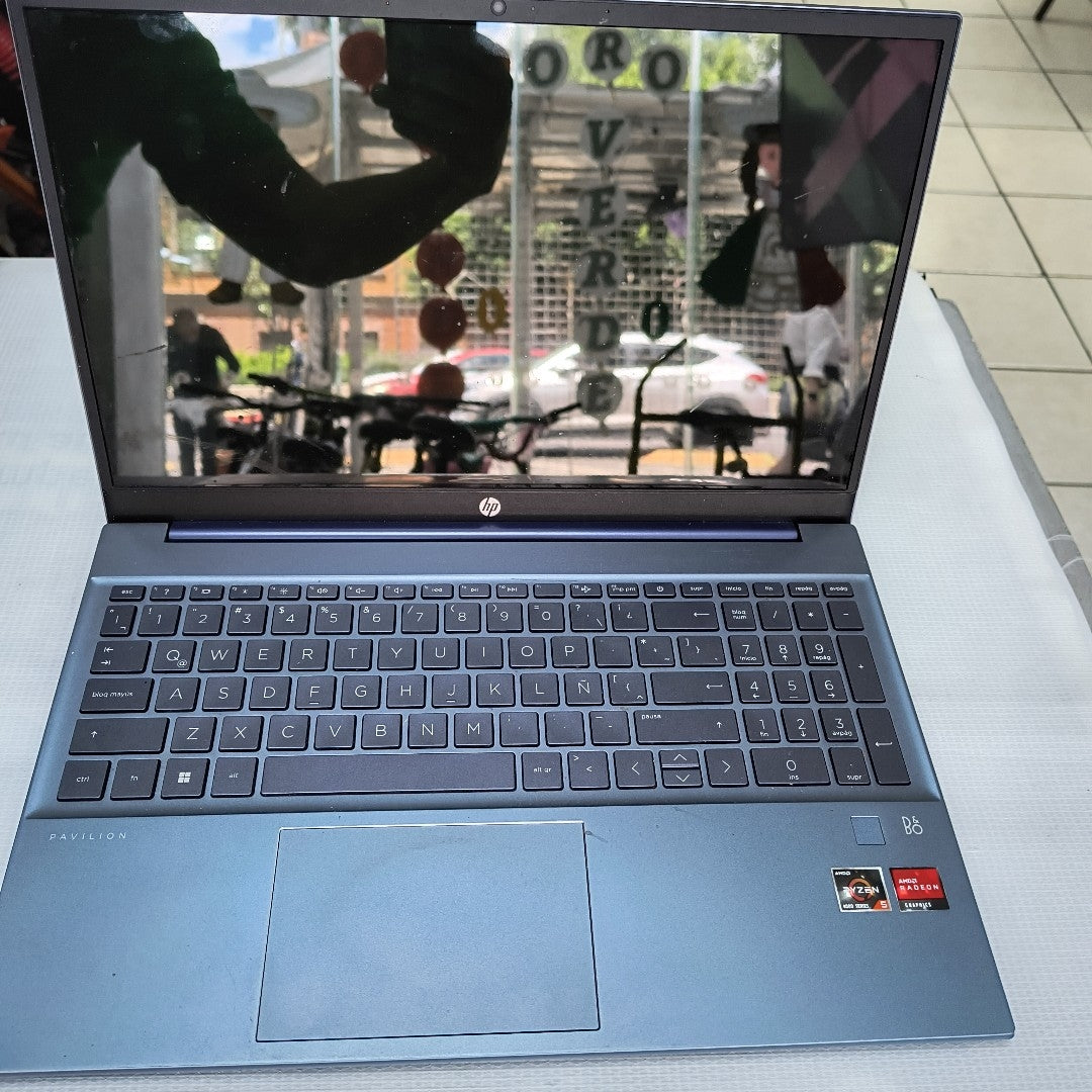 LAPTOP HP PAVILION 15-EH0002LA (2022) 512 GB SSD 8 GB RAM (SEMINUEVO)