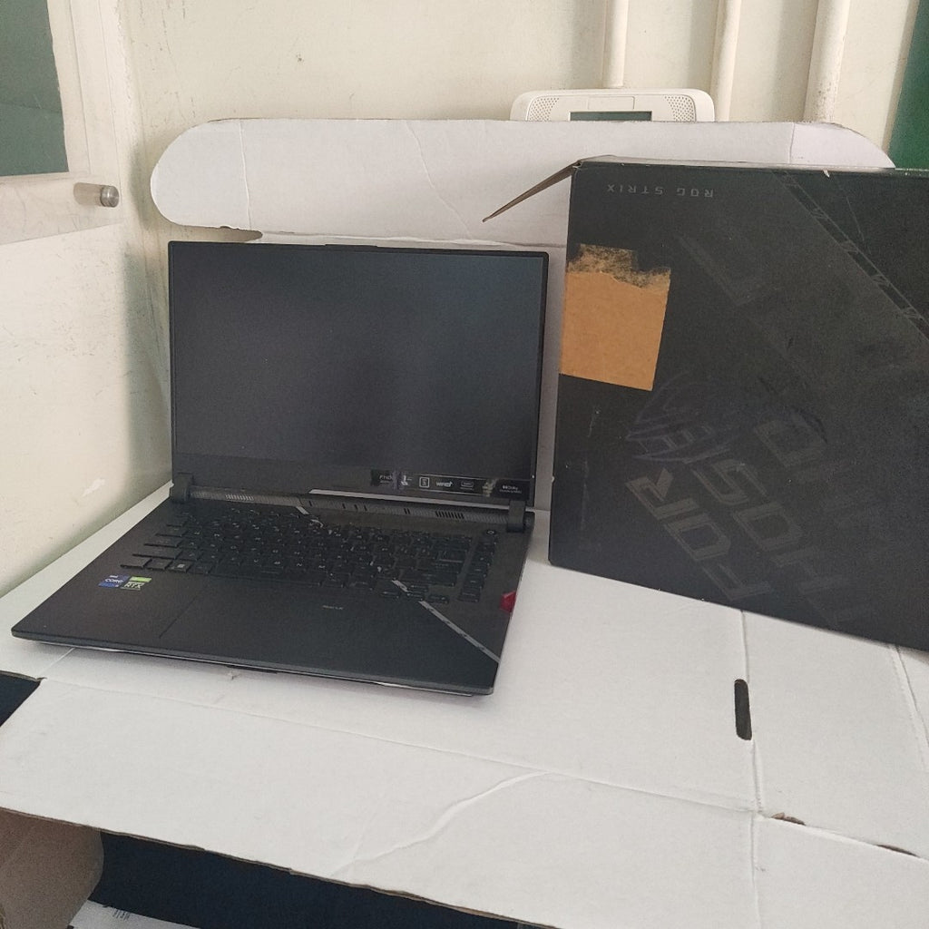LAPTOP ASUS ROG STRIX SCAR 15 G533ZM-ES93 (2022) 512 GB SSD 16 GB RAM (SEMINUEVO)
