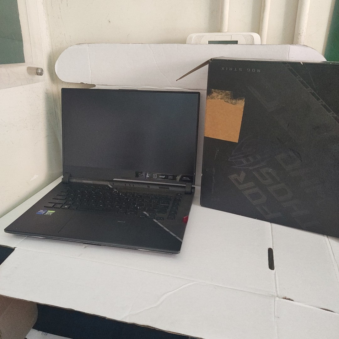 LAPTOP ASUS ROG STRIX SCAR 15 G533ZM-ES93 (2022) 512 GB SSD 16 GB RAM (SEMINUEVO)