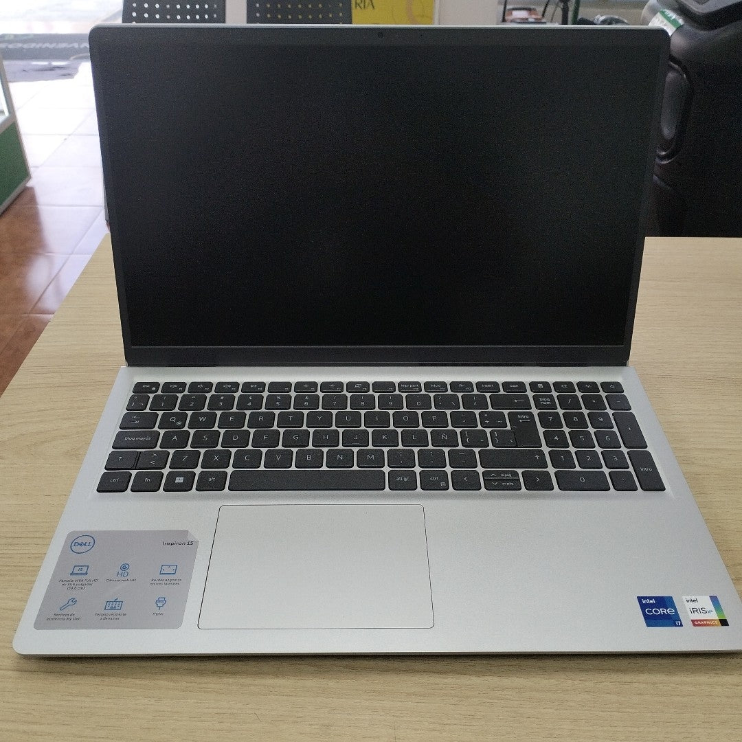 LAPTOP DELL INSPIRON 15 3520 (2024) 512 GB SSD 16 GB RAM (SEMINUEVO)