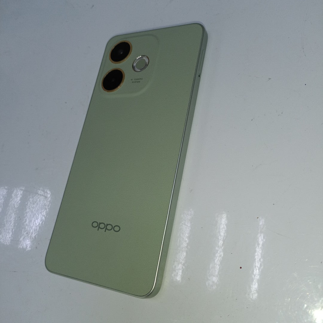 CELULAR OPPO  A5 PRO CPH2711 (2025) 256 GB 8 GB RAM (SEMINUEVO)