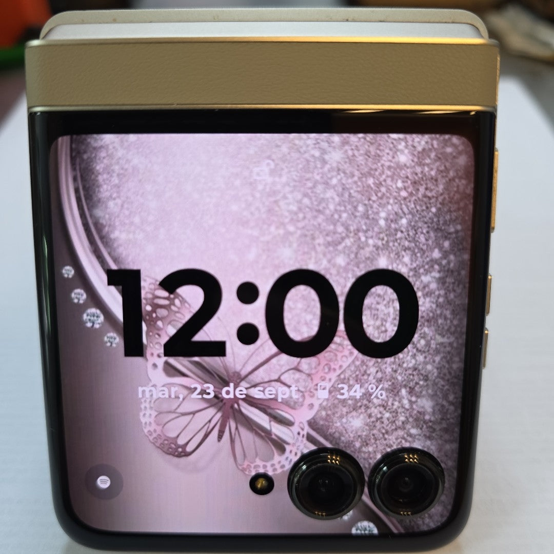 CELULAR MOTOROLA RAZR 50 5G XT2453-1 512 GB 12 GB RAM (SEMINUEVO)