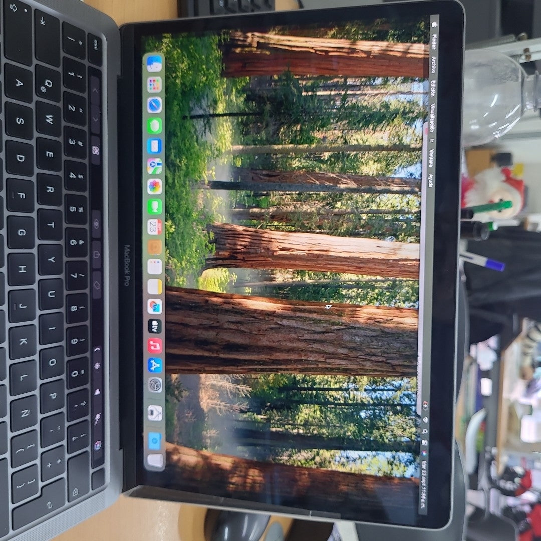 LAPTOP APPLE MACBOOK PRO 13" 2020 3.2 A2338 256 GB SSD 8 GB RAM (SEMINUEVO)