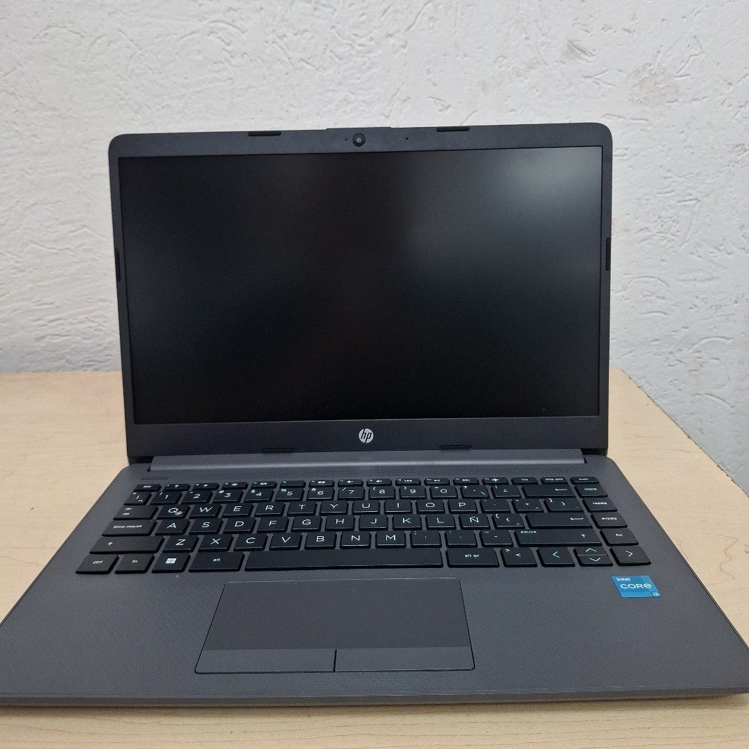 LAPTOP HP 240 G8 (2023) 512 GB SSD 8 GB RAM (SEMINUEVO)