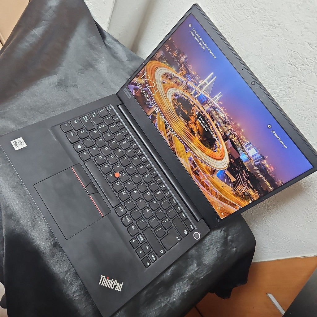 LAPTOP LENOVO THINKPAD E14 (2021) 256 GB SSD 8 GB RAM (SEMINUEVO)