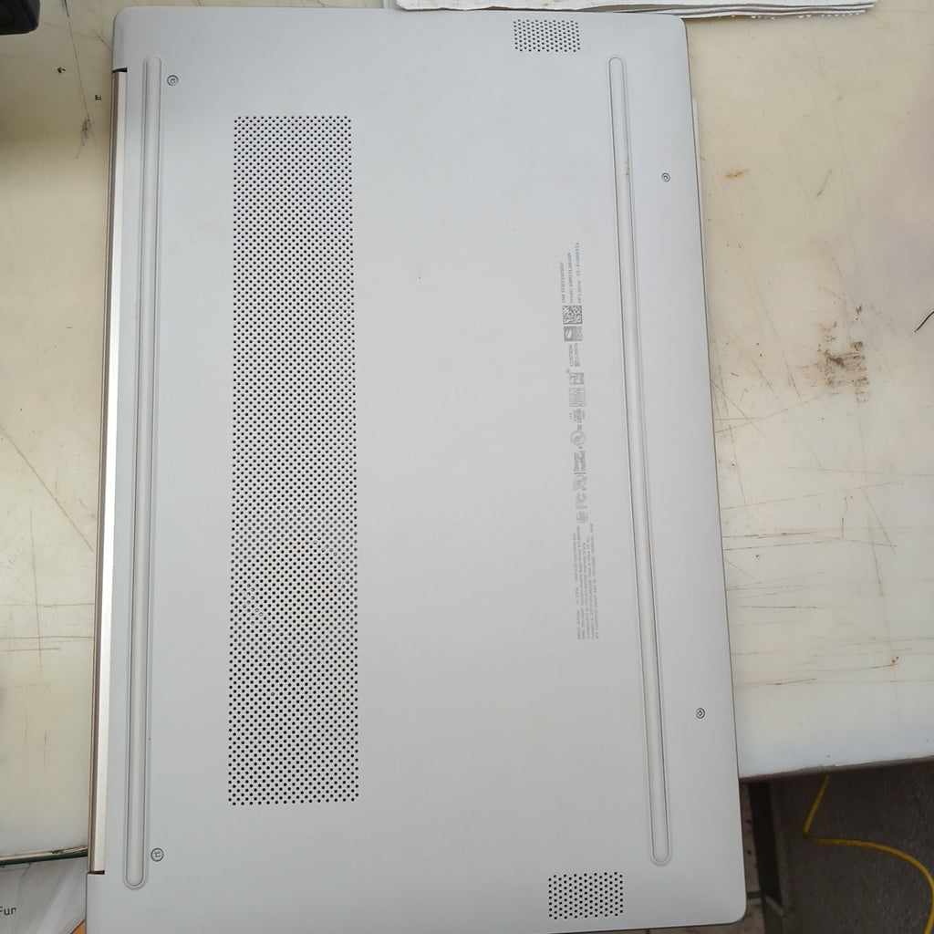 LAPTOP HP 15-FC0003LA (2023) 256 GB SSD 8 GB RAM (SEMINUEVO)