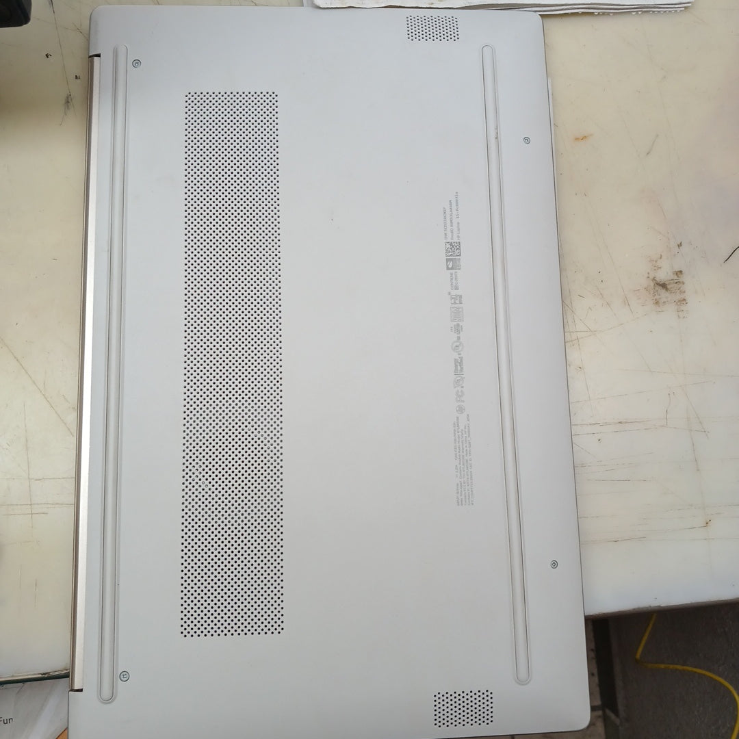 LAPTOP HP 15-FC0003LA (2023) 256 GB SSD 8 GB RAM (SEMINUEVO)