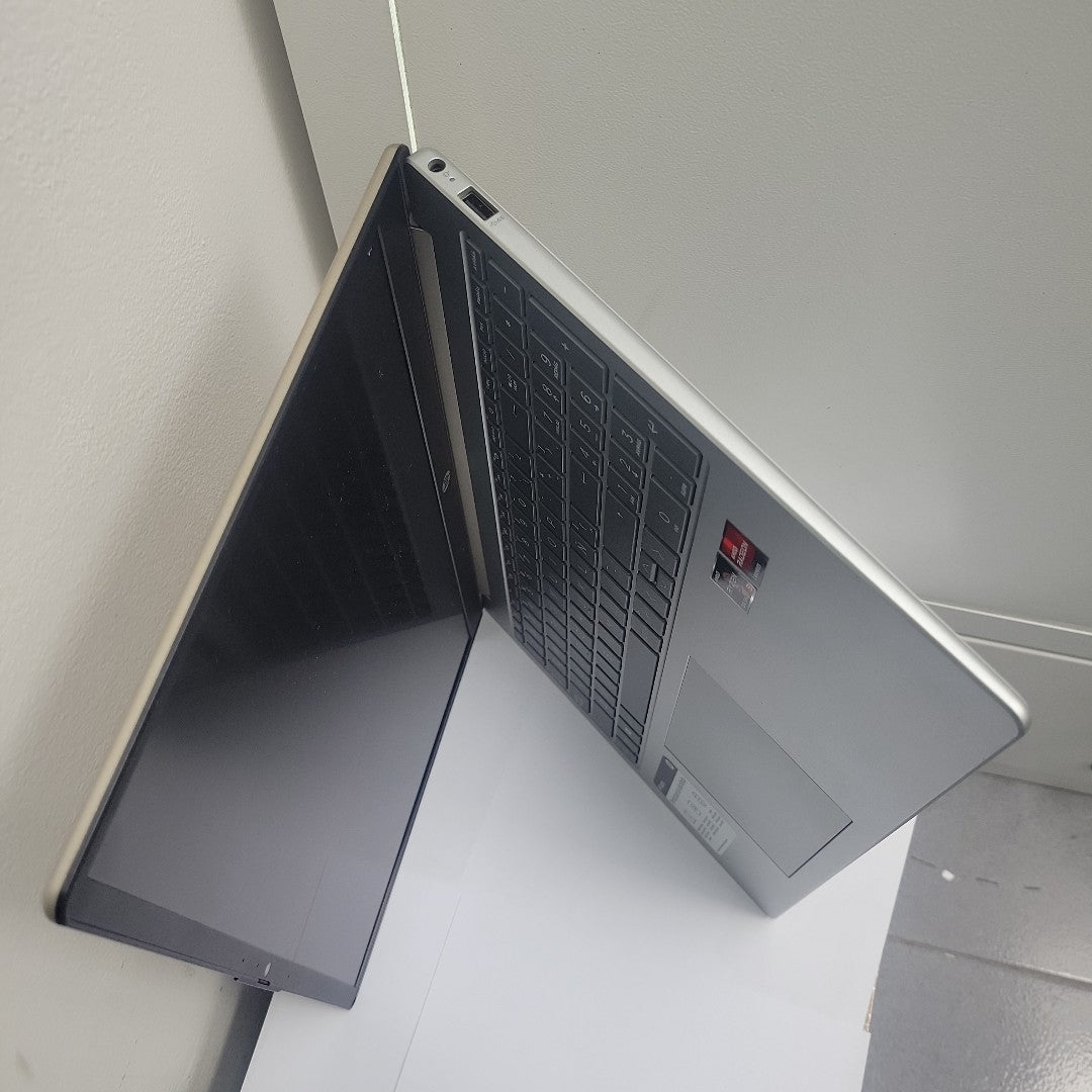 LAPTOP HP 15-FC0001LA (2023) 512 GB SSD 8 GB RAM (SEMINUEVO)