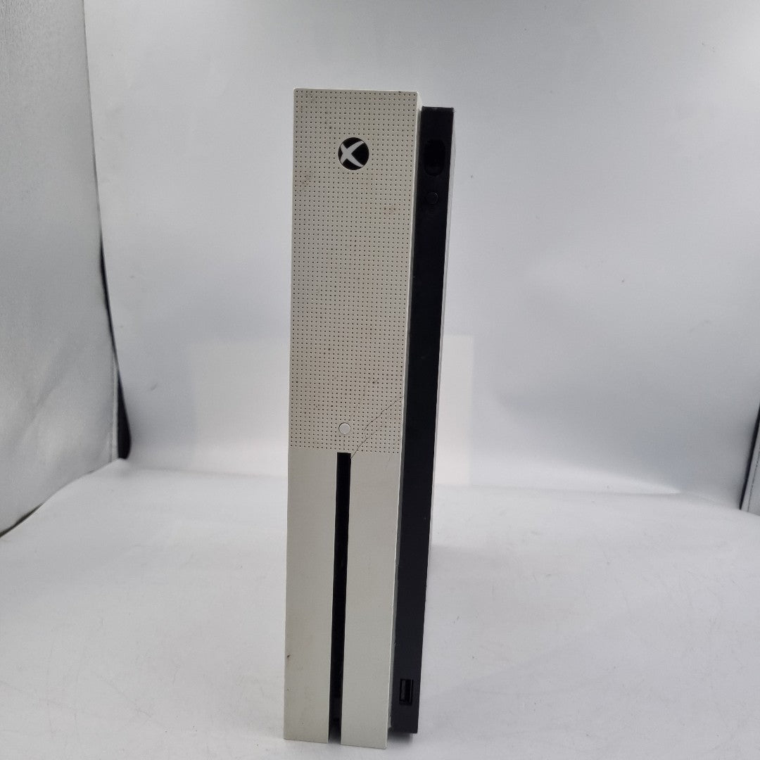 CONSOLA DE VIDEOJUEGO MICROSOFT XBOX ONE S 1 TB (SEMINUEVO)
