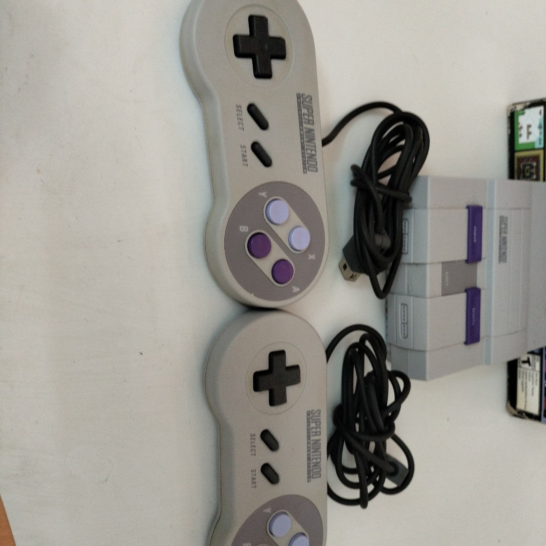 CONSOLA DE VIDEOJUEGO NINTENDO SUPER NES CLASSIC EDITION 21 JUEGOS PRECARGADOS (SEMINUEVO)