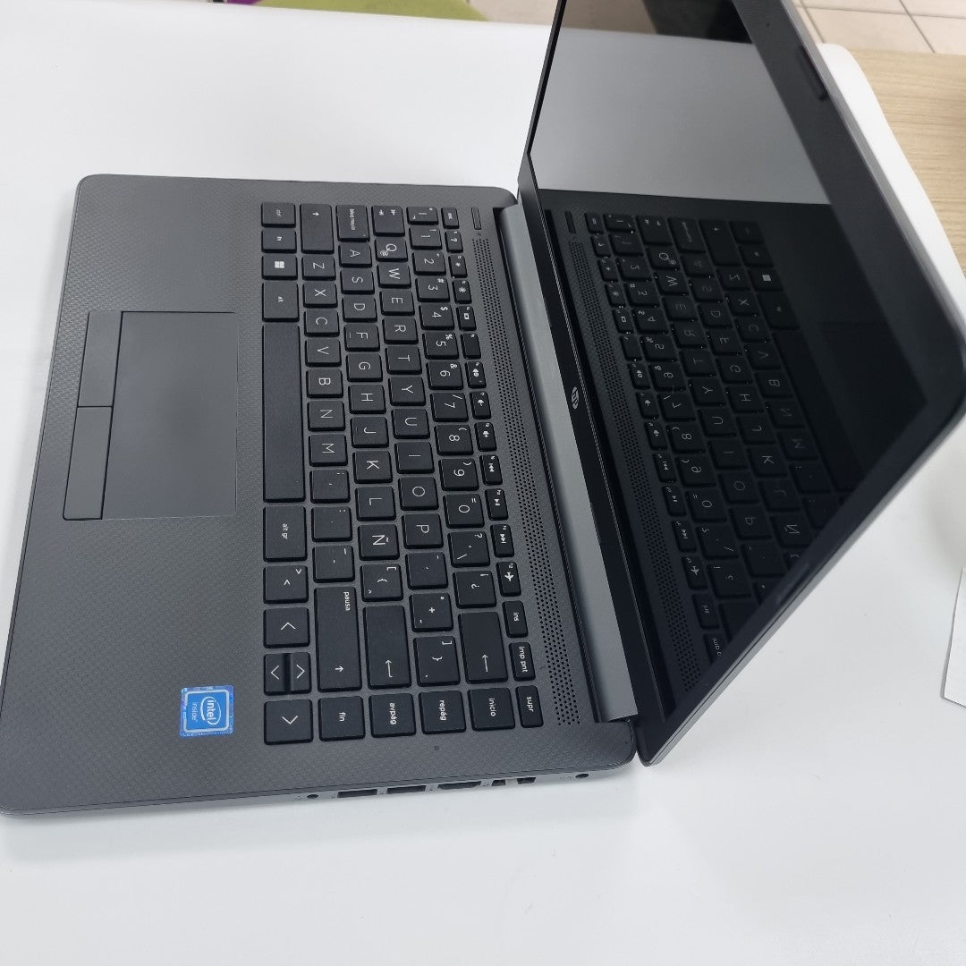 LAPTOP HP 14-CF2542LA (2022) 256 GB SSD 8 GB RAM (SEMINUEVO)