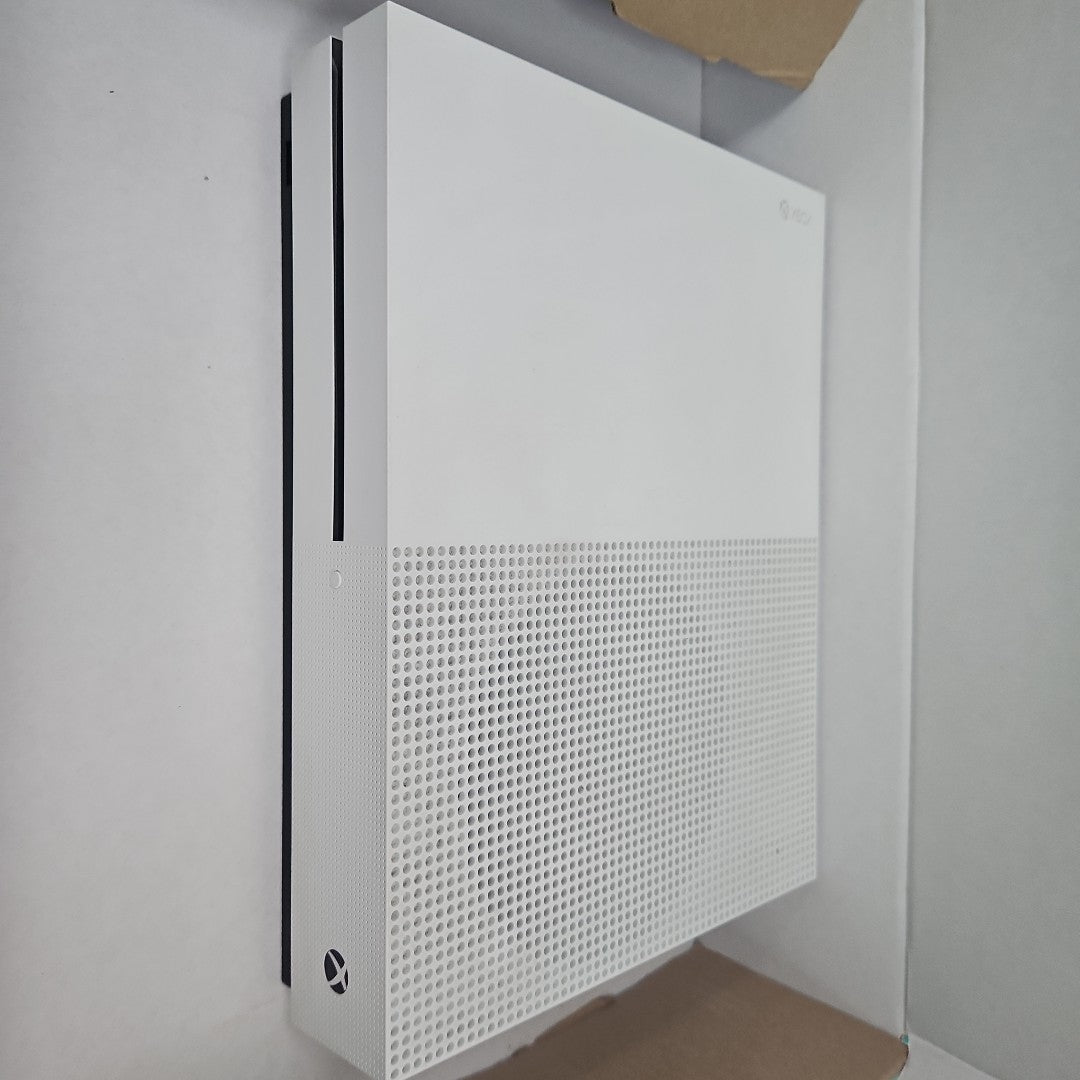 CONSOLA DE VIDEOJUEGO MICROSOFT XBOX ONE S 1 TB (SEMINUEVO)