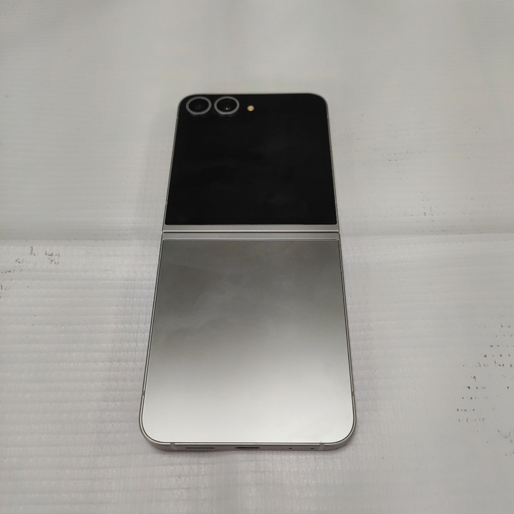 CELULAR SAMSUNG GALAXY Z FLIP6 SM-F741B (2024) 256 GB 12 GB RAM (SEMINUEVO)