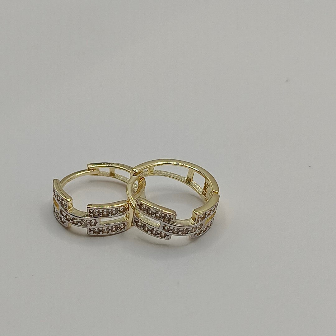HUGGIES ORO 14K 2.3 (NUEVO)