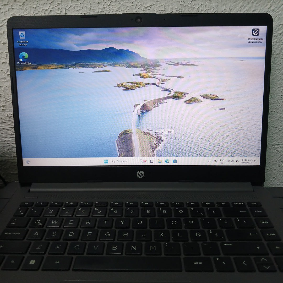 LAPTOP HP 245 G8 (2023) 256 GB SSD 8 GB RAM (SEMINUEVO)