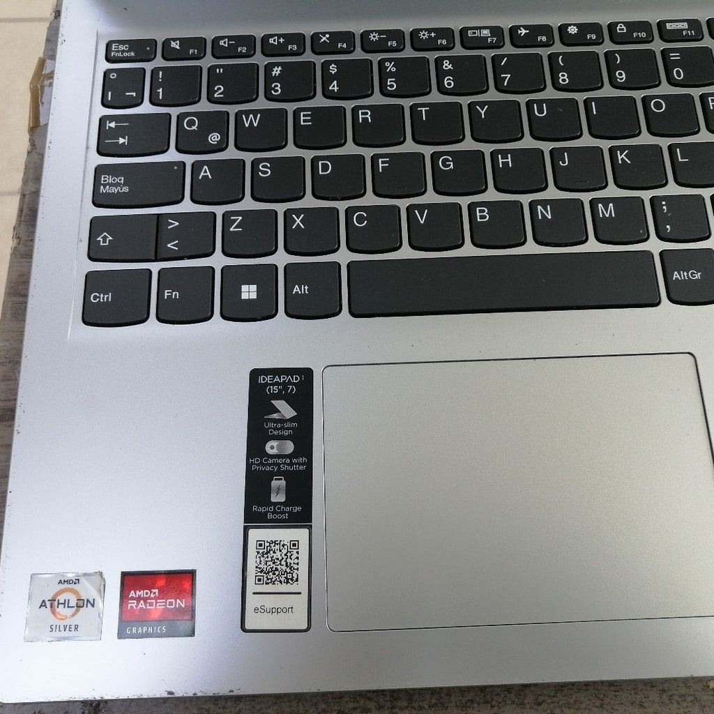 LAPTOP LENOVO IDEAPAD 1 15AMN7 (2023) 256 GB SSD 8 GB RAM (SEMINUEVO)