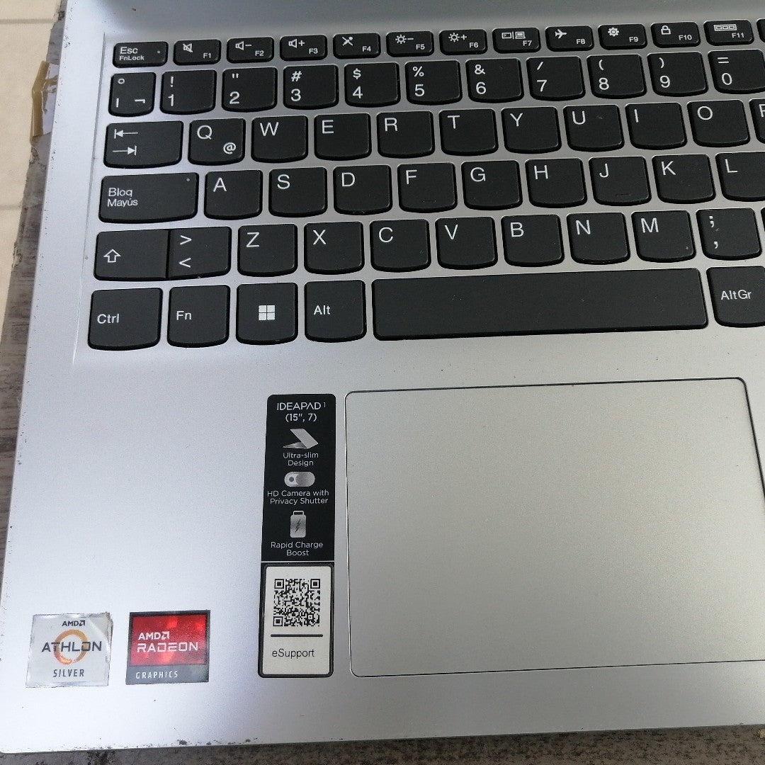 LAPTOP LENOVO IDEAPAD 1 15AMN7 (2023) 256 GB SSD 8 GB RAM (SEMINUEVO)