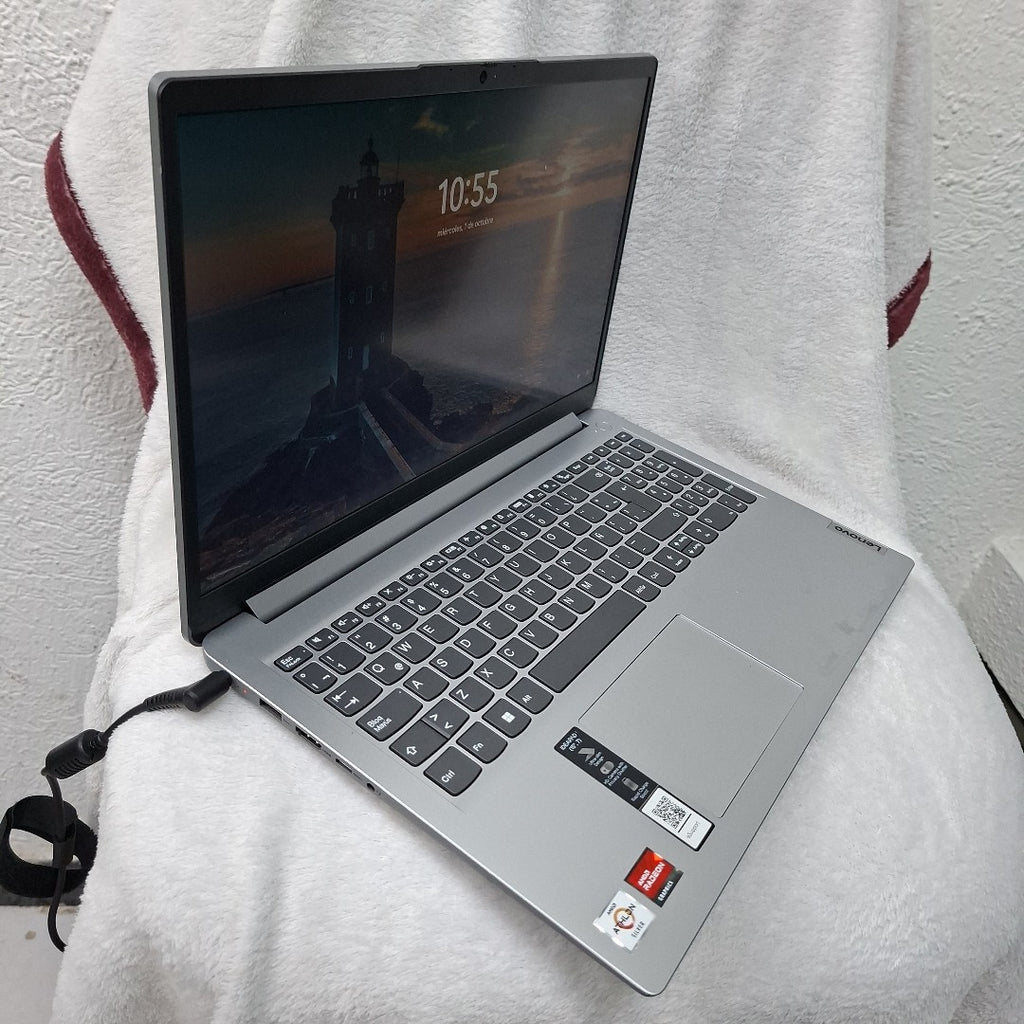LAPTOP LENOVO IDEAPAD 1 15AMN7 (2023) 256 GB SSD 8 GB RAM (SEMINUEVO)