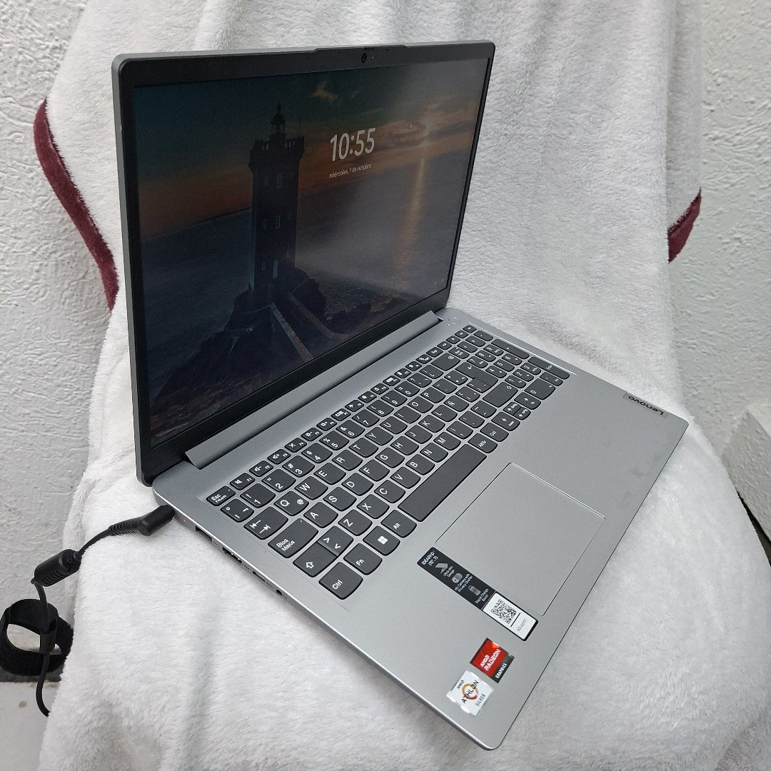 LAPTOP LENOVO IDEAPAD 1 15AMN7 (2023) 256 GB SSD 8 GB RAM (SEMINUEVO)