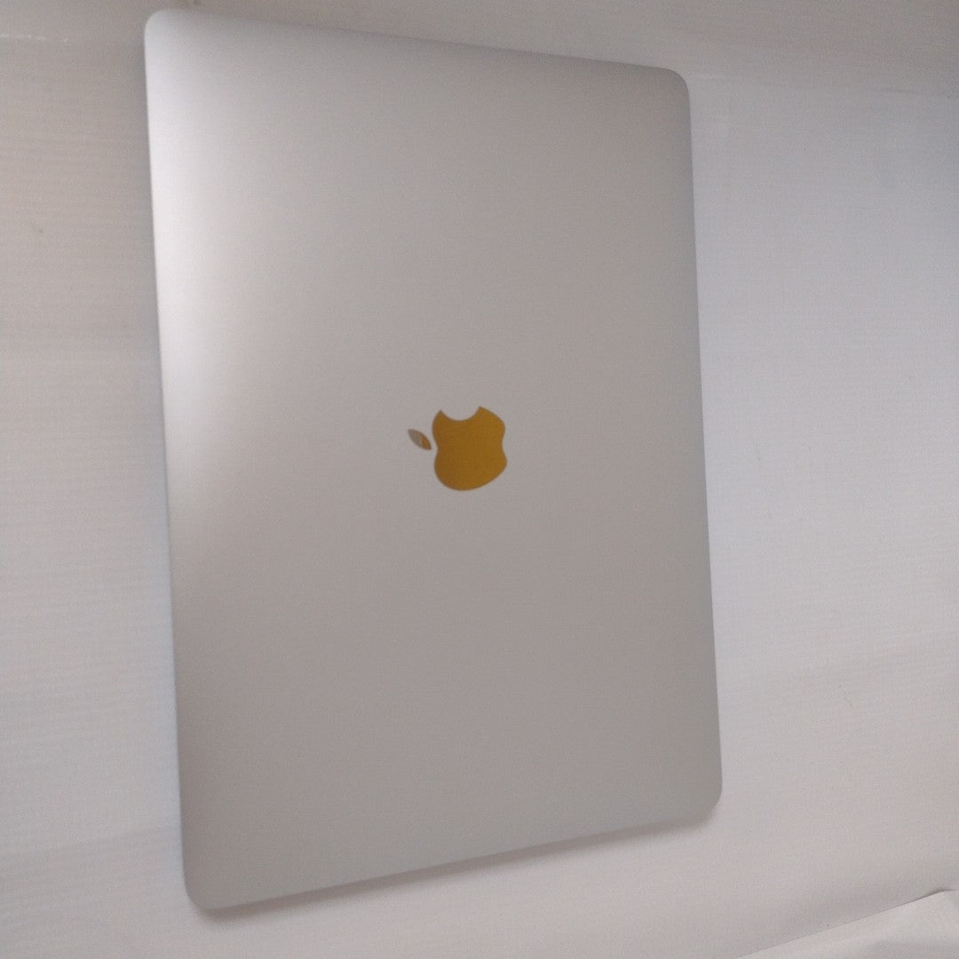LAPTOP APPLE MACBOOK PRO 13" 2022 3.49 A2338 512 GB SSD 8 GB RAM (SEMINUEVO)