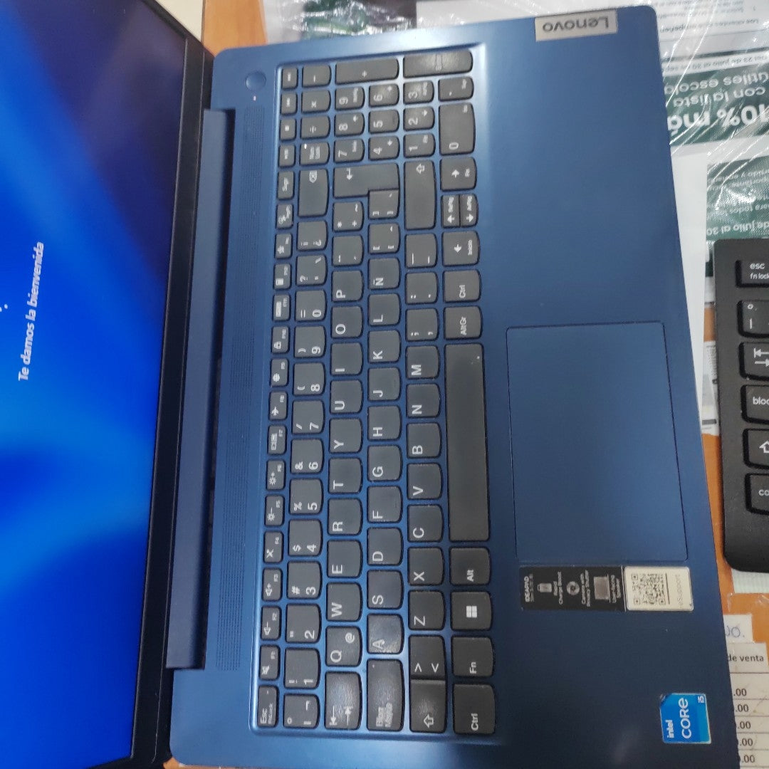 LAPTOP LENOVO IDEAPAD SLIM 3 15IRU8 (2023) 512 GB SSD 8 GB RAM (SEMINUEVO)