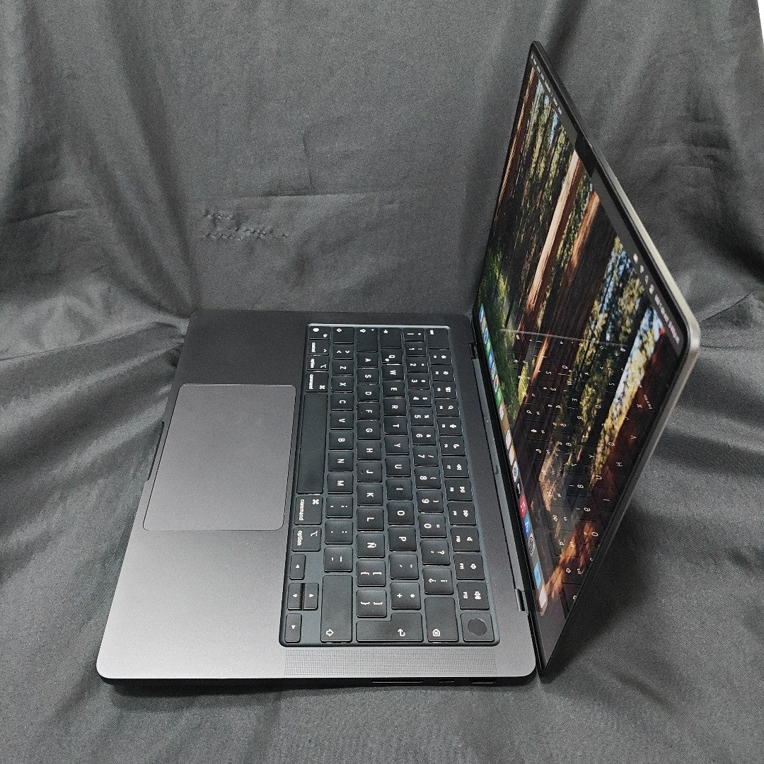LAPTOP APPLE MACBOOK PRO 14" A2992 (CPU 11/GPU 14) (2023) 512 GB SSD 18 GB RAM (SEMINUEVO)