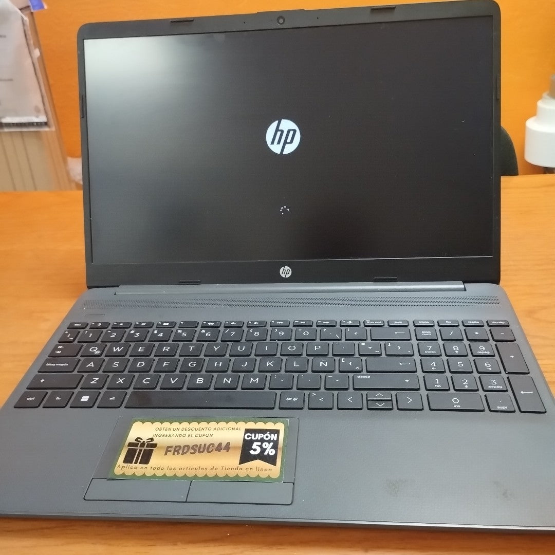 LAPTOP HP 255 G8 (2022) 1 TB 4 GB RAM (SEMINUEVO)