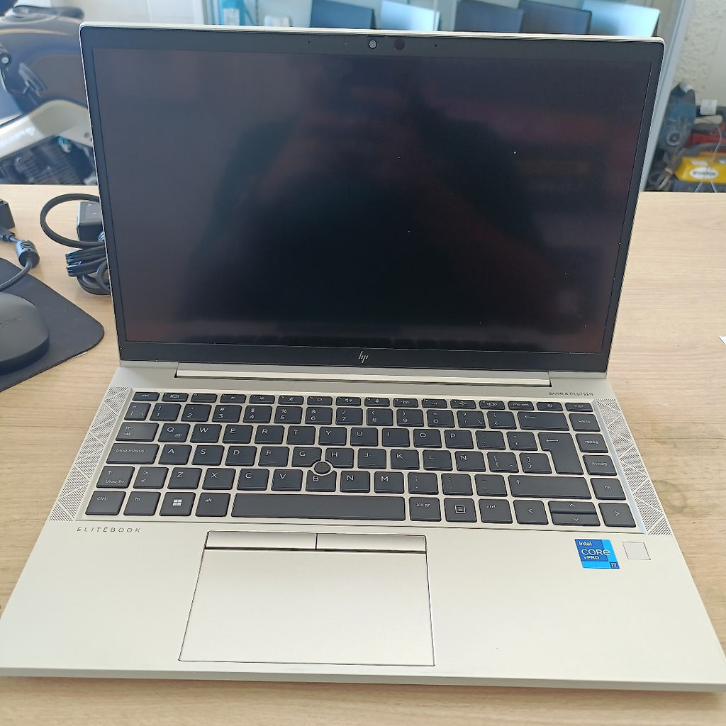 LAPTOP HP ELITEBOOK 840 G8 (2023) 256 GB SSD 16 GB RAM (SEMINUEVO)