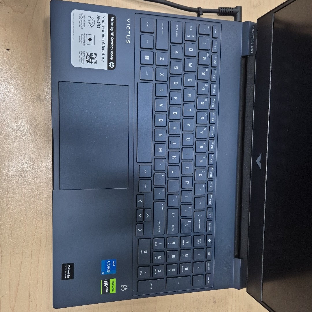 LAPTOP HP VICTUS 15-FA0033DX (2024) 512 GB SSD 8 GB RAM (SEMINUEVO)
