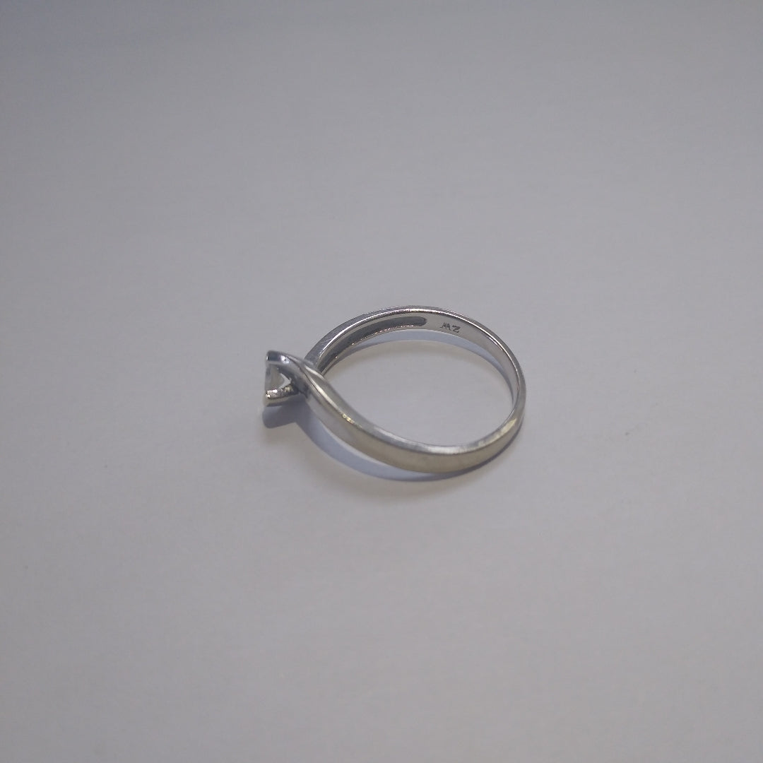 SOLITARIO. ORO BLANCO. 14 K 2.4 GRMS (SEMINUEVO)