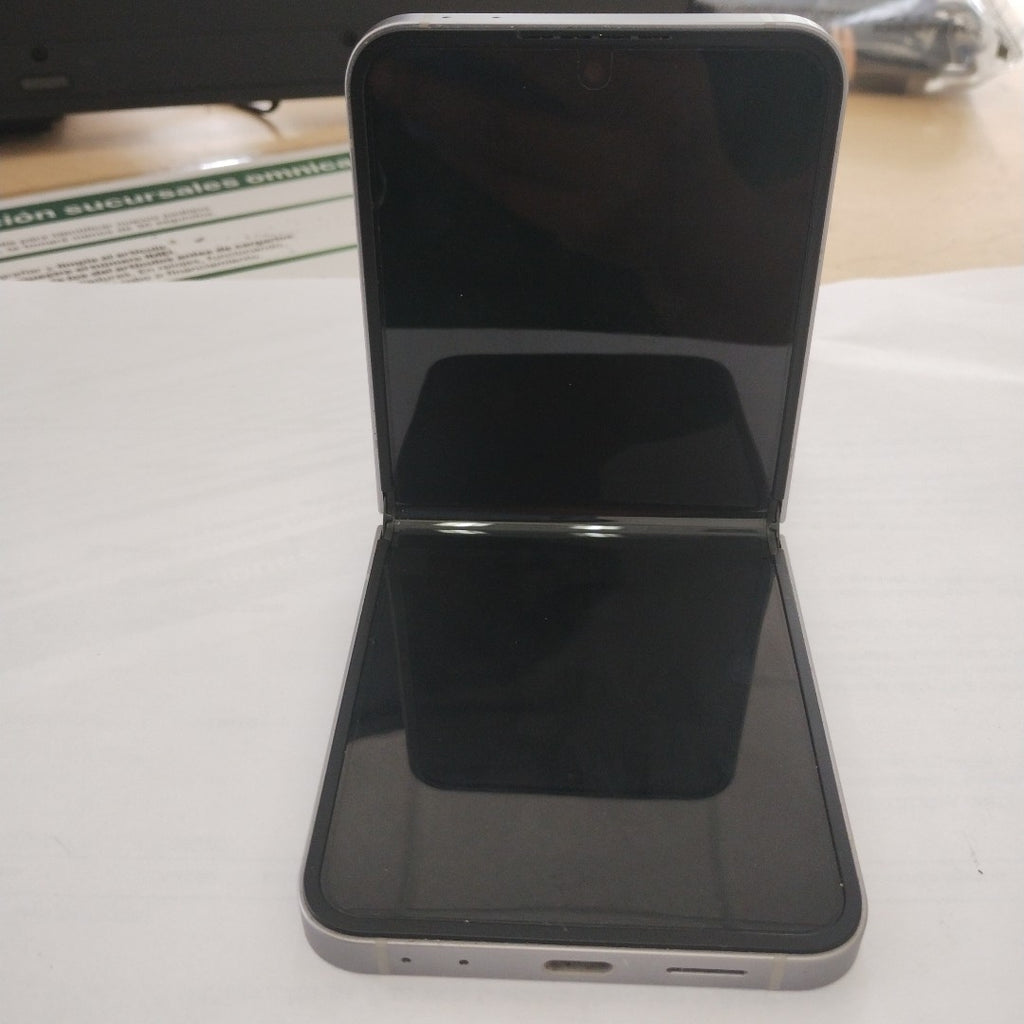 CELULAR SAMSUNG GALAXY Z FLIP6 SM-F741B (2024) 512 GB 12 GB RAM (SEMINUEVO)