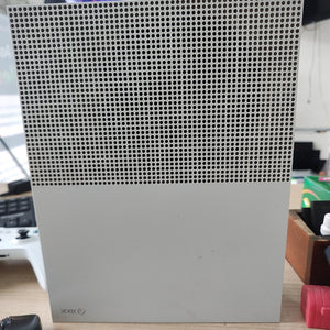 CONSOLA DE VIDEOJUEGO MICROSOFT XBOX ONE S 1 TB (SEMINUEVO)