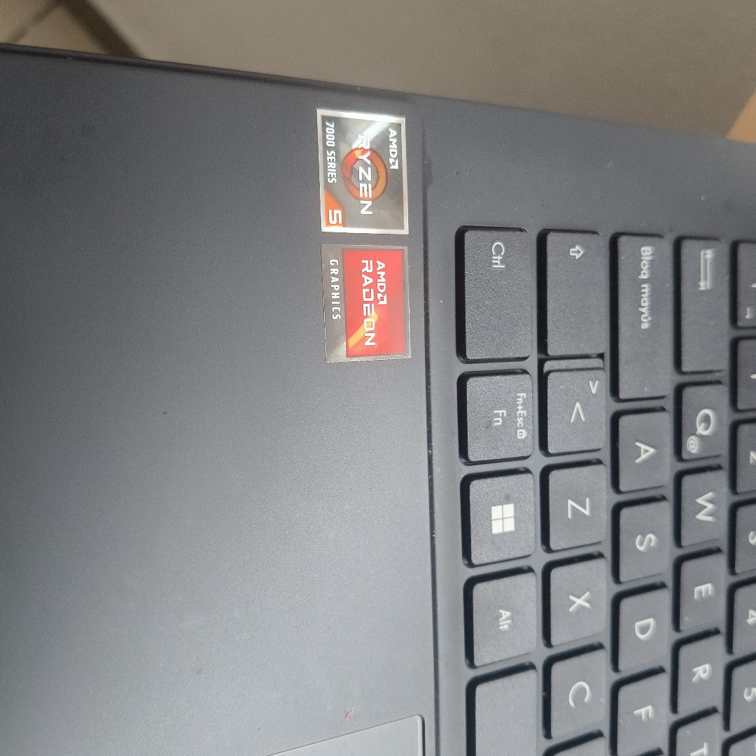 LAPTOP ASUS VIVOBOOK GO 14 E1404FA-NK209W (2023) 512 GB SSD 16 GB RAM (SEMINUEVO)