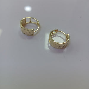 HUGGIES ORO 14K 2.5 (NUEVO)