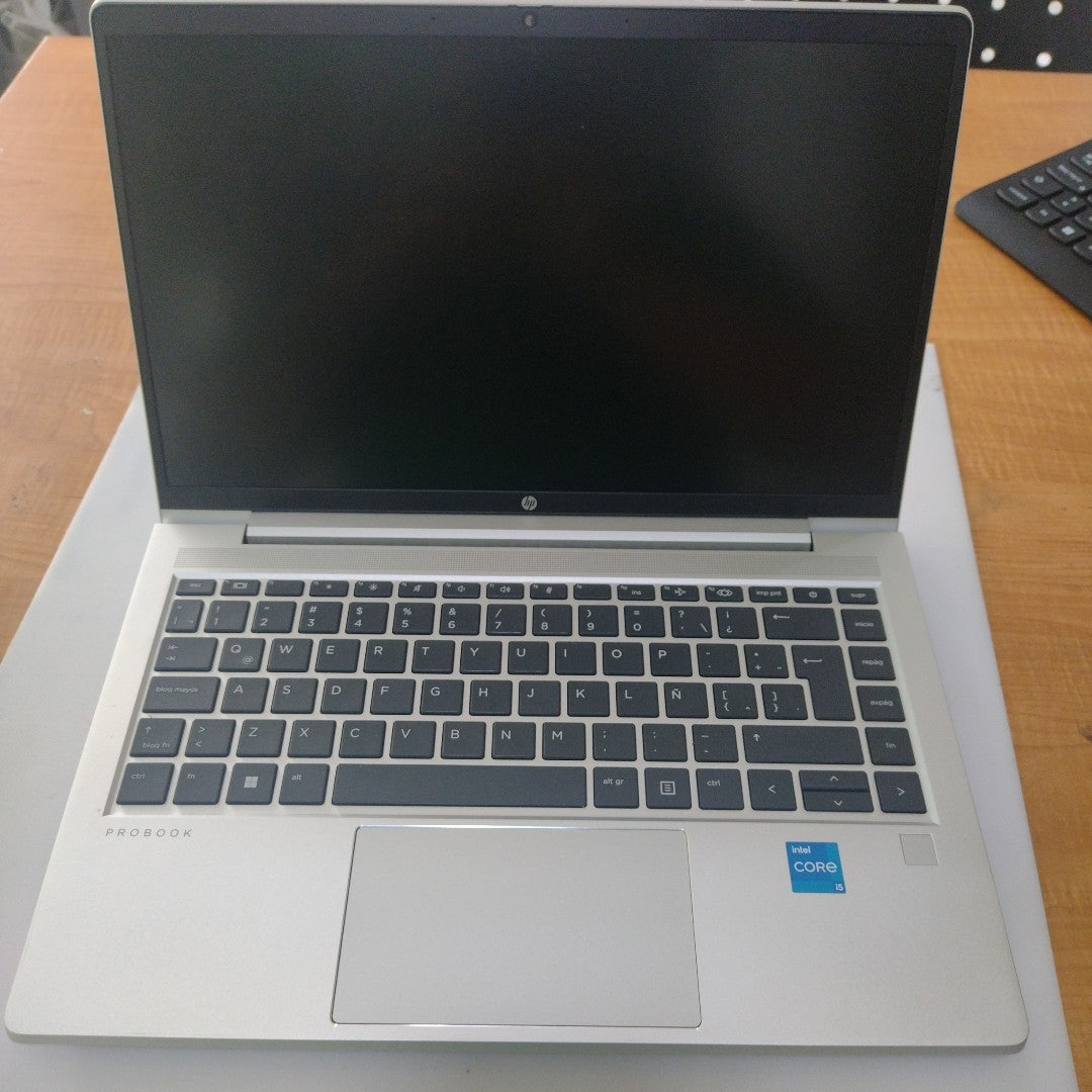 LAPTOP HP PROBOOK 440 G9 (2023) 512 GB SSD 8 GB RAM (SEMINUEVO)