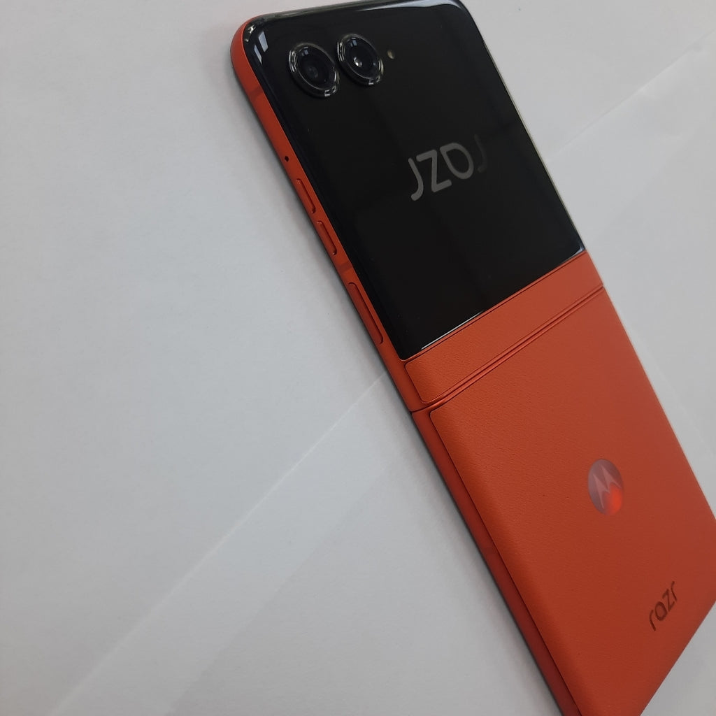 CELULAR MOTOROLA RAZR 50 5G XT2453-1 512 GB 12 GB RAM (SEMINUEVO)