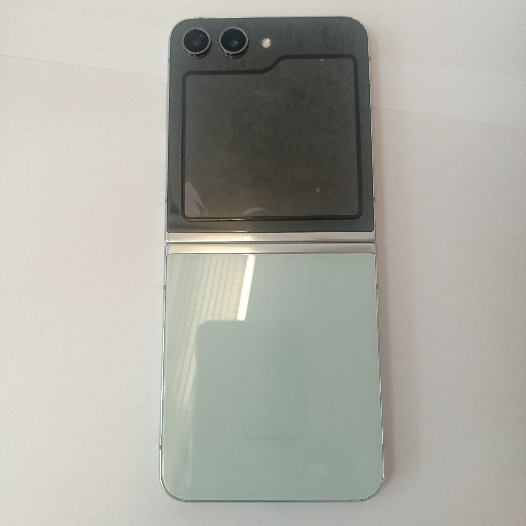 CELULAR SAMSUNG GALAXY Z FLIP 5 SM-F731B (2023) 512 GB 8 GB RAM (SEMINUEVO)