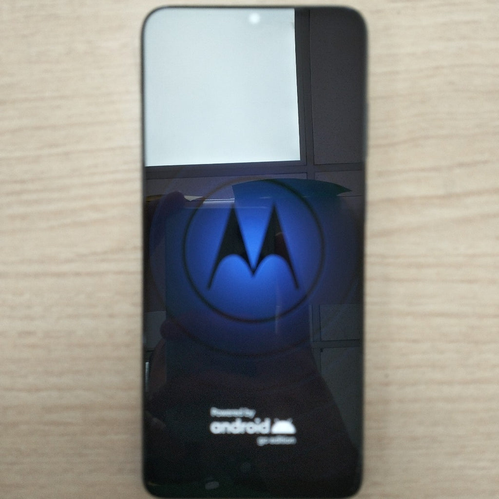CELULAR MOTOROLA MOTO E22I XT2239-17 64 GB 2 GB RAM (SEMINUEVO)
