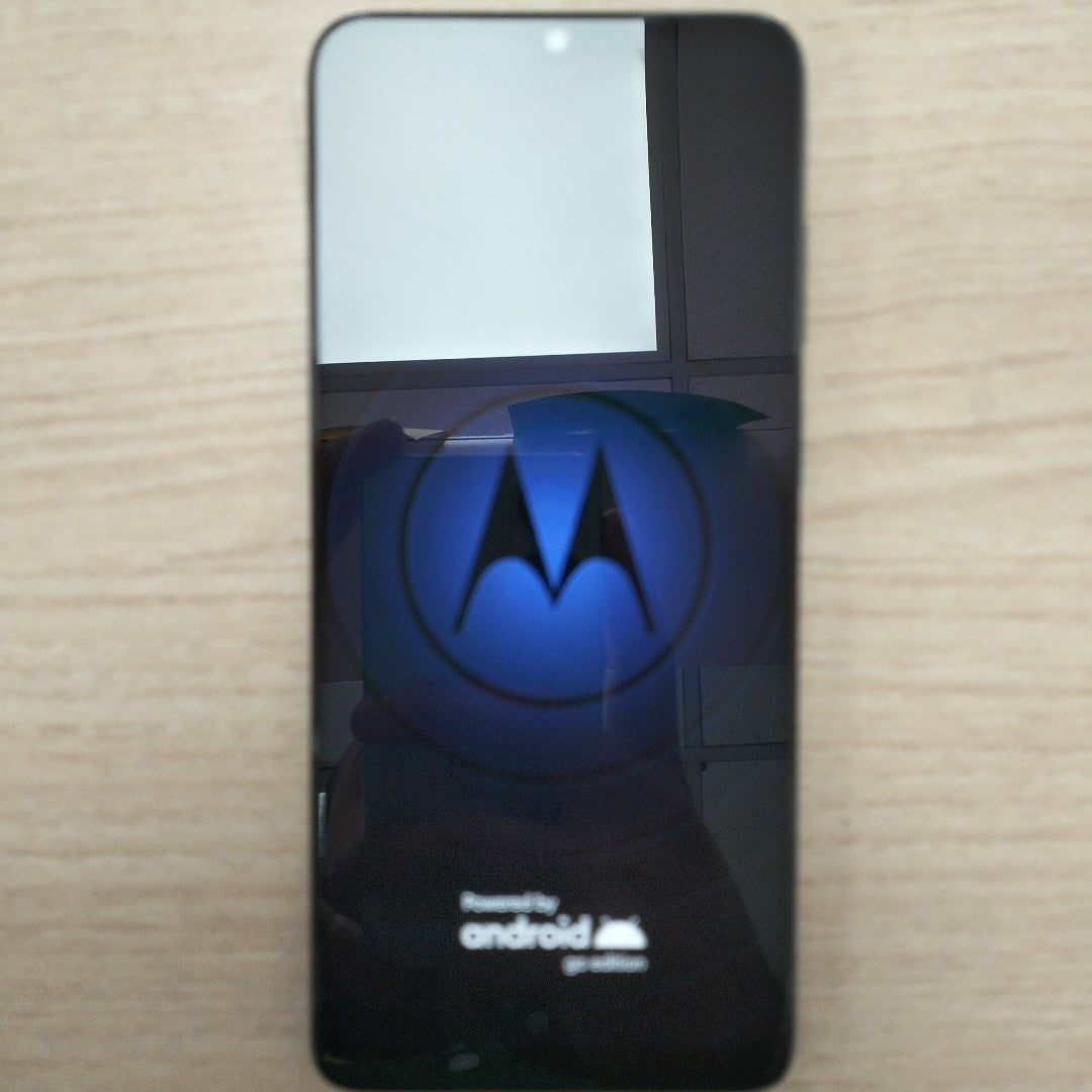 CELULAR MOTOROLA MOTO E22I XT2239-17 64 GB 2 GB RAM (SEMINUEVO)